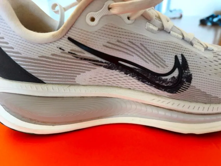 Nike Vomero 18 Run bike usato — immagine 4 di 6