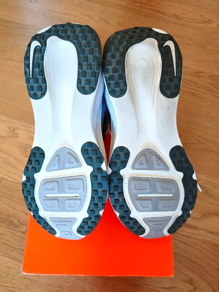 Nike Vomero 18 Run bike usato — immagine 3 di 6