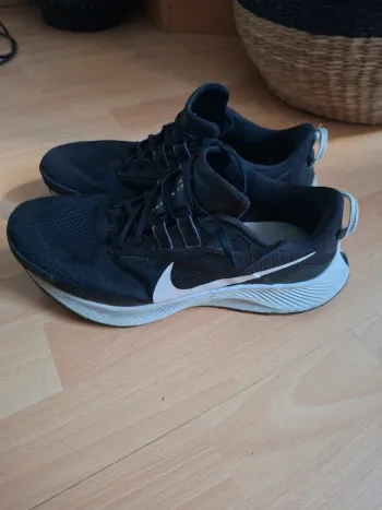 Pegasus Trail Running Shoes usato