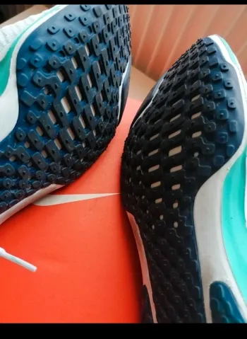 Nike Zoom X Invincible Run 3 FK bike usato — immagine 7 di 8