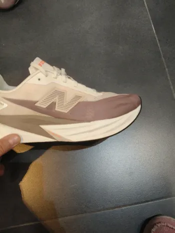 Käytetty New Balance Fuel Cell Rebel v5 bike — kuva 4 / 9