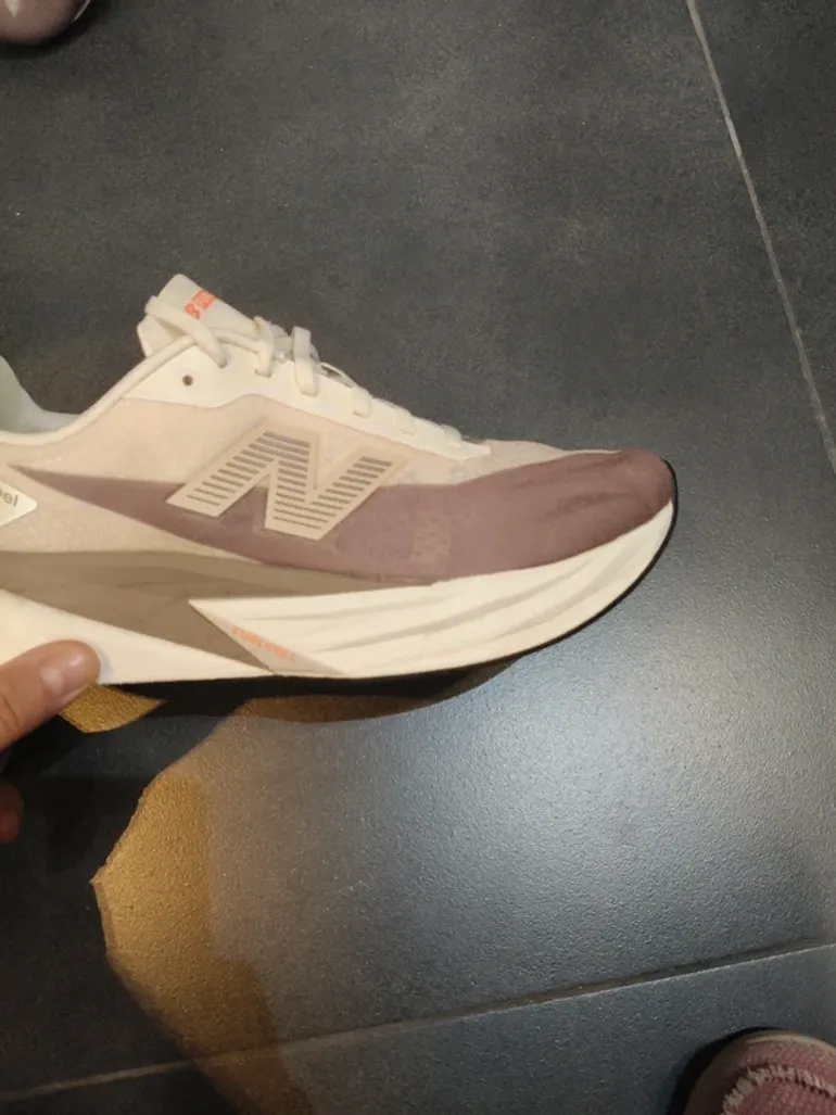 Käytetty New Balance Fuel Cell Rebel v5 bike — kuva 4 / 9