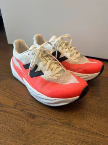 Gebrauchtes New Balance FuelCell Rebel v5 Running Shoes