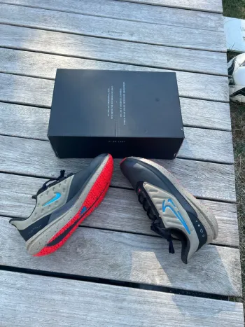 Nike Shield Running Shoes usato