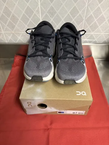 On Running Cloudsurfer 2 Running Shoes usato