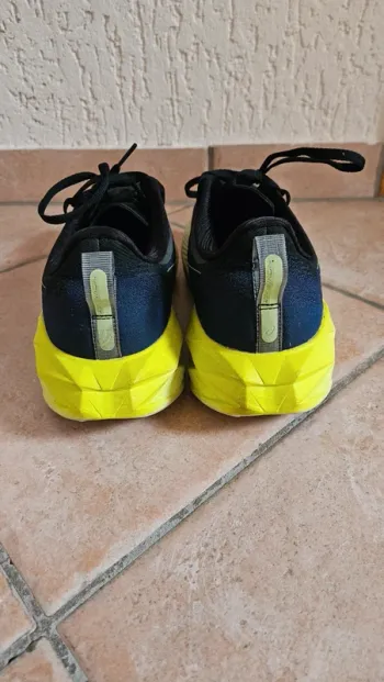Used Asics Novablast 3 bike — image 4 of 6