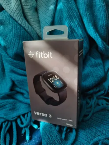 Fitbit Versa 3 Electronics usato