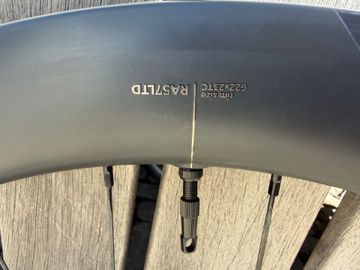 Gebrauchtes OQUO RA57 LTD Wheelset 2025 bike — Bild 4 von 7