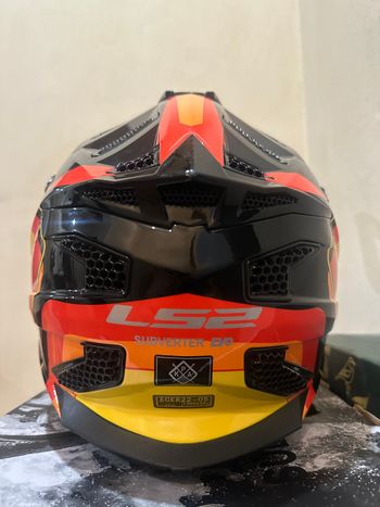 Tweedehands ls2 Helmet 2025 bike — afbeelding 3 van 6