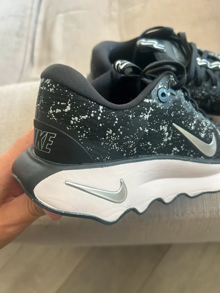 Used Nike Walking Shoes bike — image 3 of 6