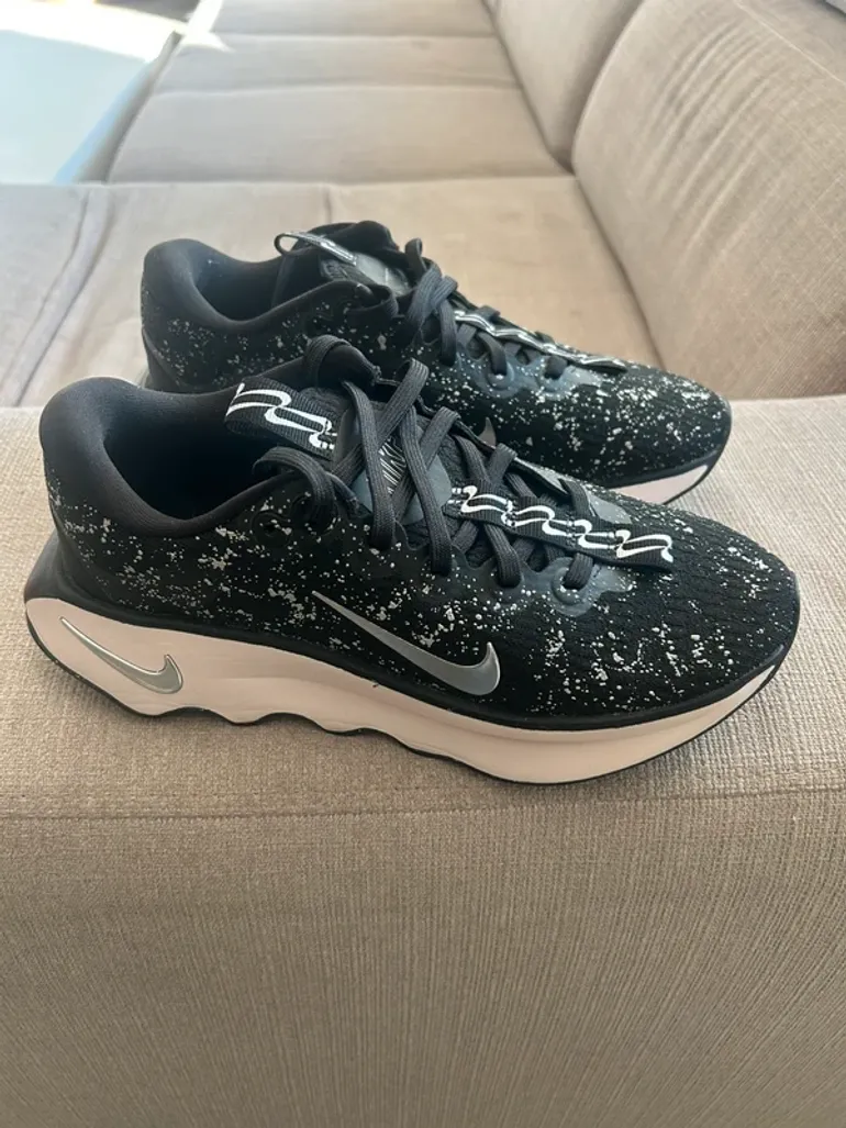 Used Nike Walking Shoes bike — image 2 of 6