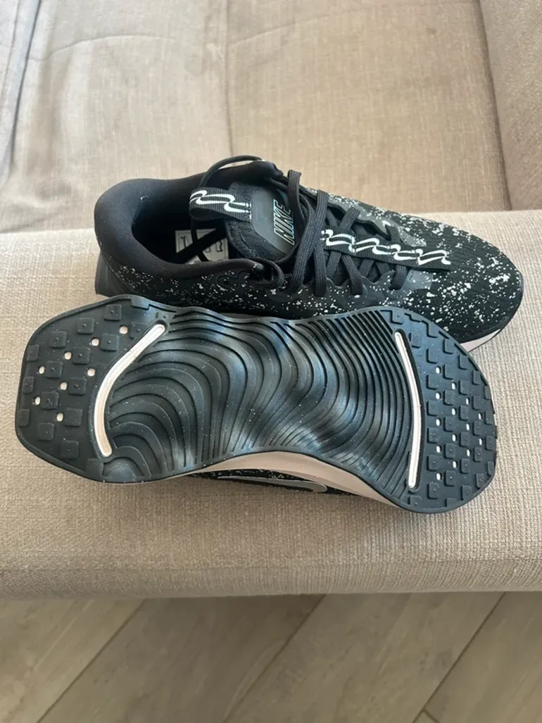 Used Nike Walking Shoes bike — image 5 of 6