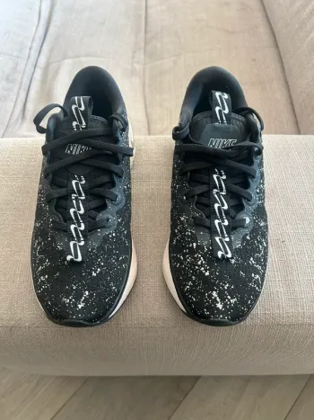 Used Nike Walking Shoes bike — image 4 of 6