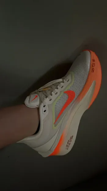 Nike W Zoom Fly 6 bike usato — immagine 3 di 4