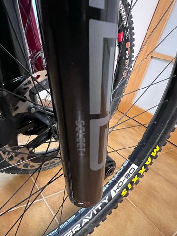 Käytetty RockShox ZEB Select+ Fork 2025 bike — kuva 5 / 10