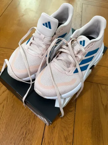 Adidas Schuhe Größe 39 1/3 bike de segunda mano — imagen 2 de 4