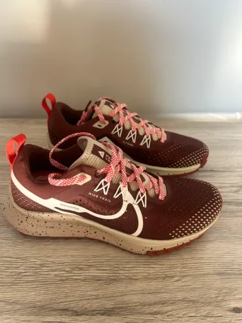 Używany Pegasus Trail 4 Running Shoes