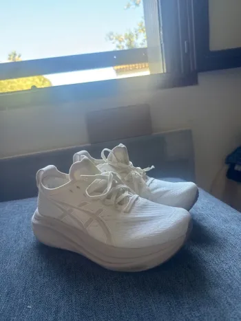 Asics Basket Running Shoes d'occasion