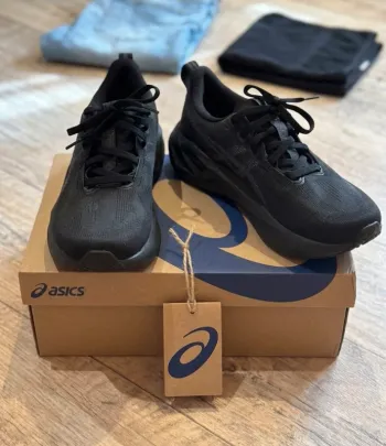 Brugt Asics Novablast 5 Running Shoes