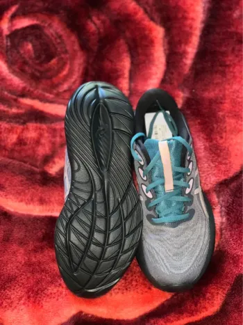 Tweedehands Asics Running Shoes Size 42 bike — afbeelding 4 van 4
