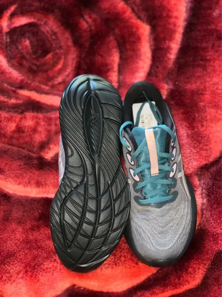 Tweedehands Asics Running Shoes Size 42 bike — afbeelding 4 van 4