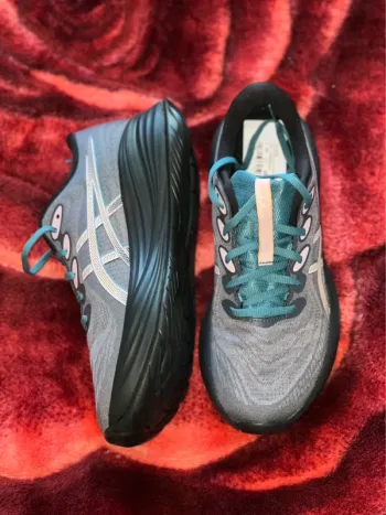 Tweedehands Asics Running Shoes Size 42 bike — afbeelding 2 van 4