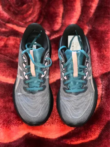 Tweedehands Asics Running Shoes Size 42 bike — afbeelding 3 van 4