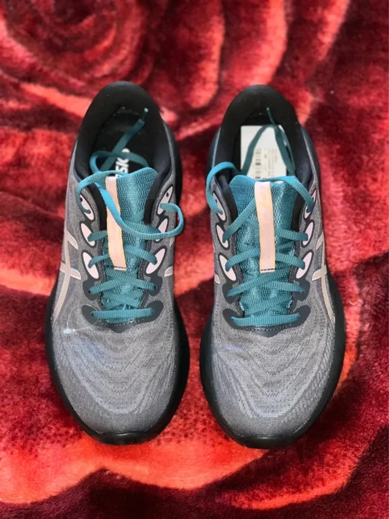 Tweedehands Asics Running Shoes Size 42 bike — afbeelding 3 van 4