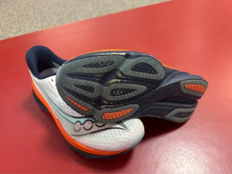 Tweedehands Saucony Endorphin Azura bike — afbeelding 2 van 2