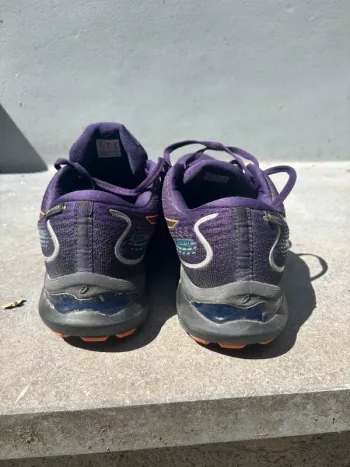 Used Asics Gel Cumulus 24 GTX bike — image 5 of 9