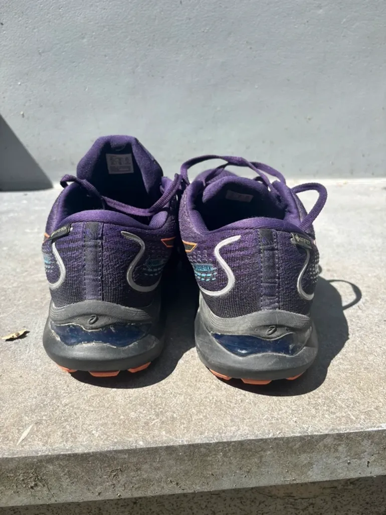Used Asics Gel Cumulus 24 GTX bike — image 5 of 9
