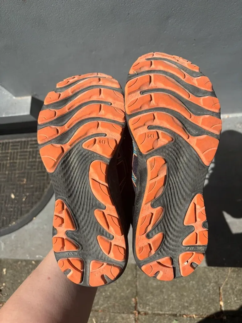 Used Asics Gel Cumulus 24 GTX bike — image 7 of 9