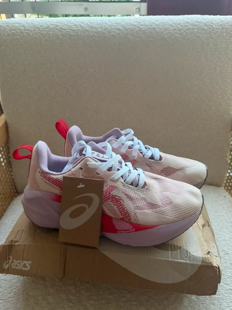 Used Asics Novablast 5 bike — image 6 of 7