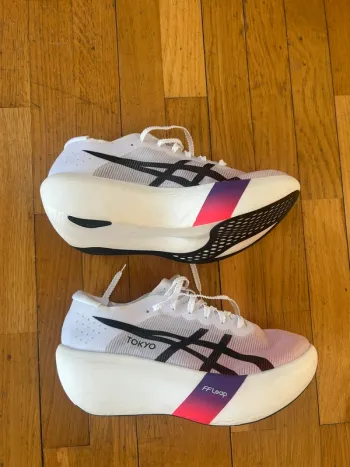 Używany Asics Metaspeed Ray Tokyo bike — zdjęcie 4 z 5