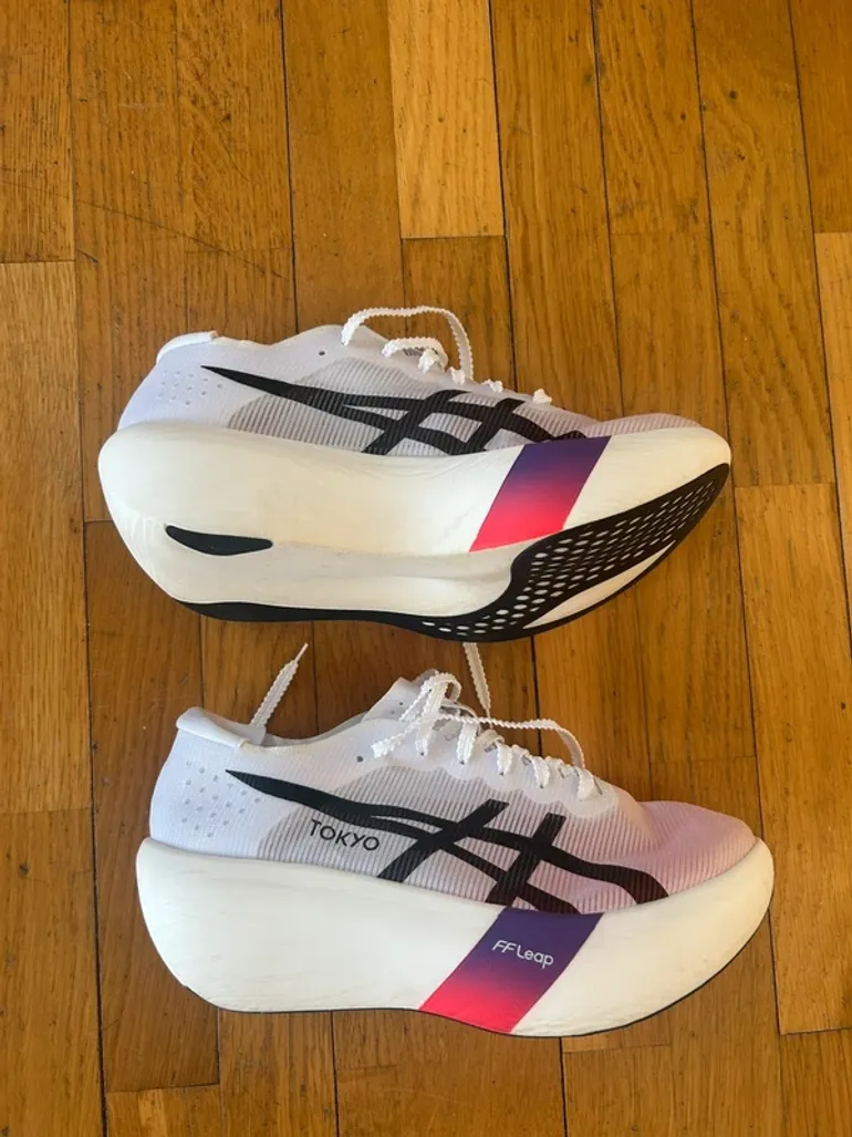 Używany Asics Metaspeed Ray Tokyo bike — zdjęcie 4 z 5