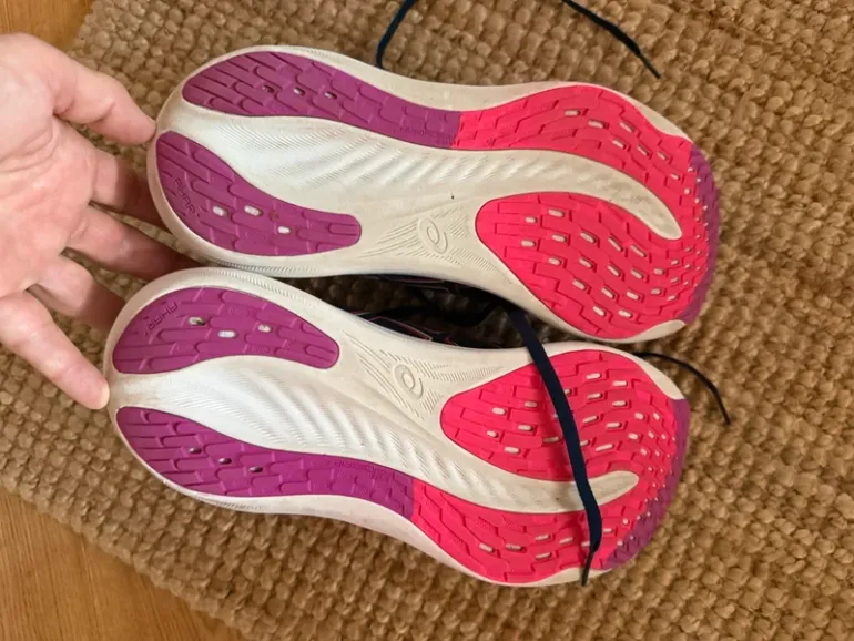 Used Asics Gel-Nimbus 26 bike — image 3 of 4