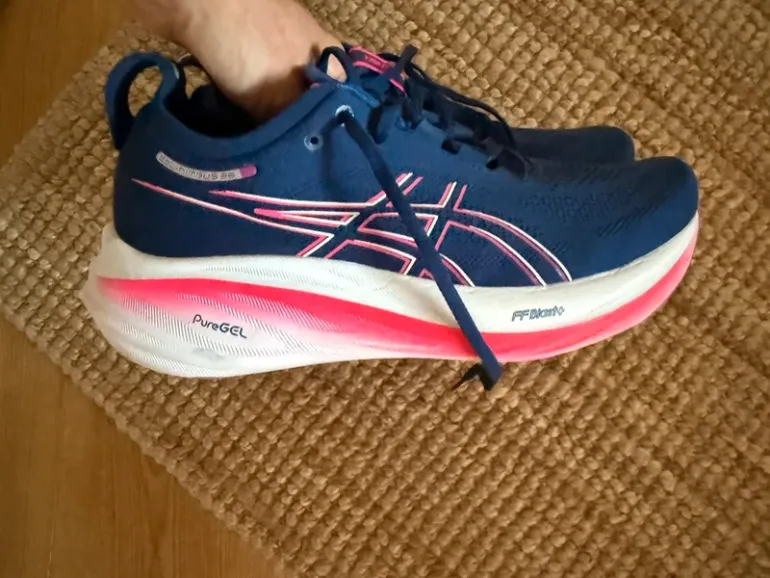 Used Asics Gel-Nimbus 26 bike — image 2 of 4