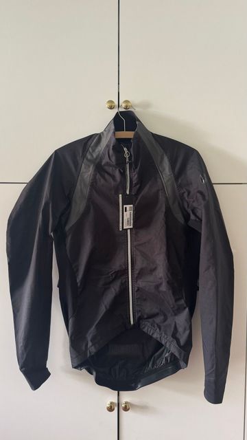 Used Assos Sturmprinz Rainjacket bike — image 2 of 2