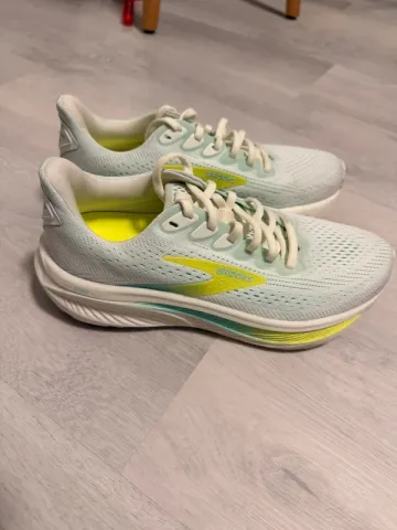 Used Brooks Ghost 17 Running Shoes