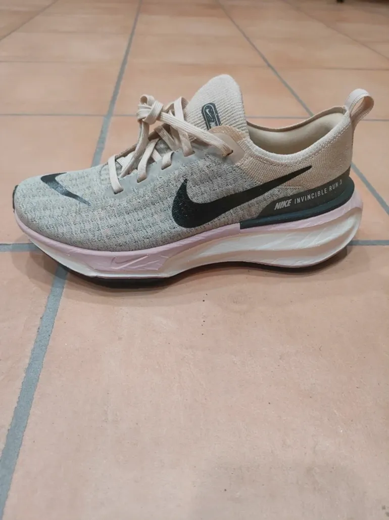 Used Nike ZoomX Invincible Run 3 bike — image 4 of 11