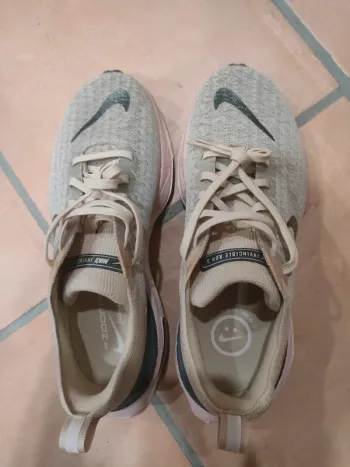 Used Nike ZoomX Invincible Run 3 bike — image 7 of 11