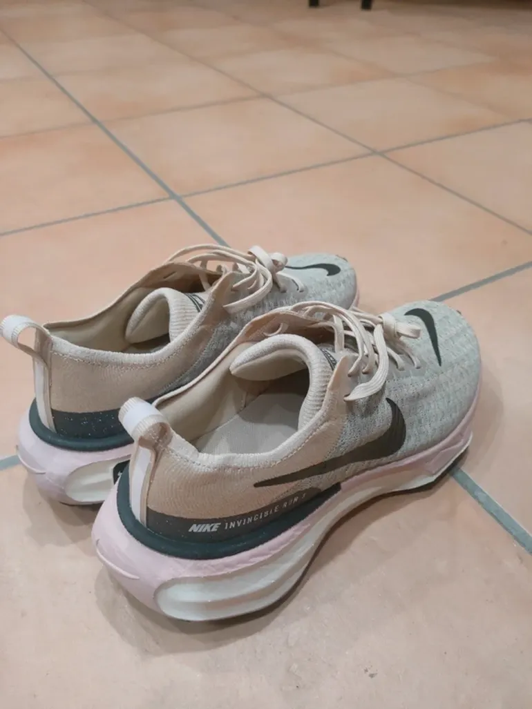 Used Nike ZoomX Invincible Run 3 bike — image 6 of 11
