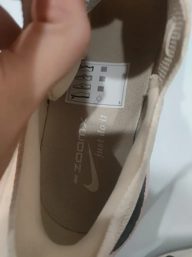 Used Nike ZoomX Invincible Run 3 bike — image 10 of 11