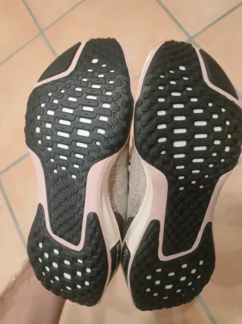 Used Nike ZoomX Invincible Run 3 bike — image 8 of 11
