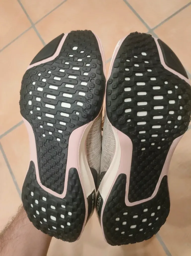 Used Nike ZoomX Invincible Run 3 bike — image 8 of 11