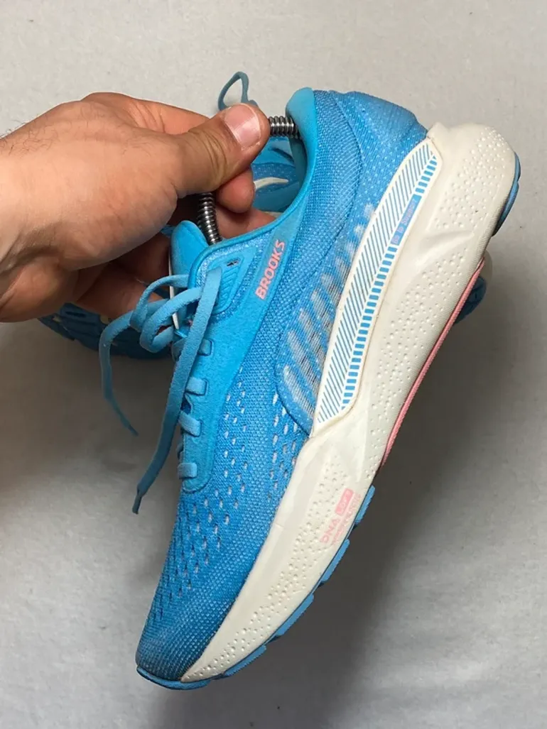 Used Brooks Running Shoes bike — image 4 of 45