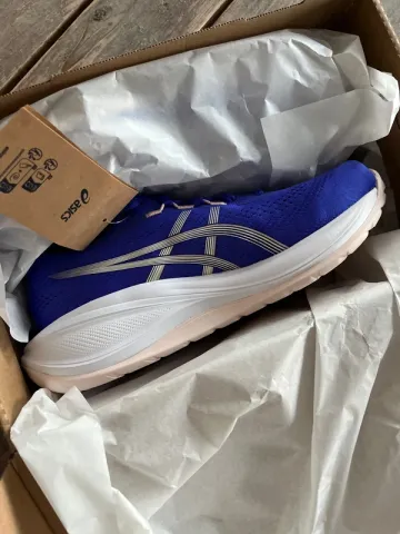 Brugt Asics Gel Cumulus 28 Running Shoes