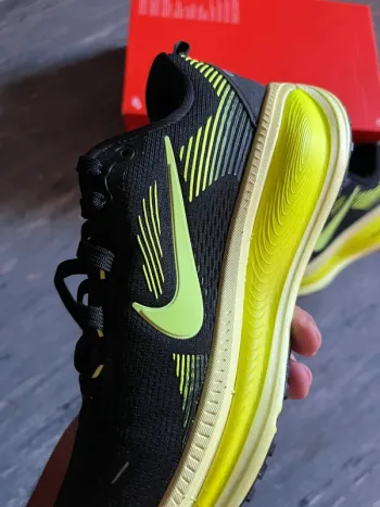Used Nike Vomero 18 bike — image 4 of 8