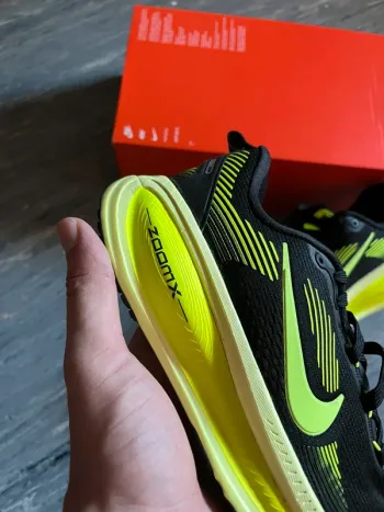 Used Nike Vomero 18 bike — image 3 of 8