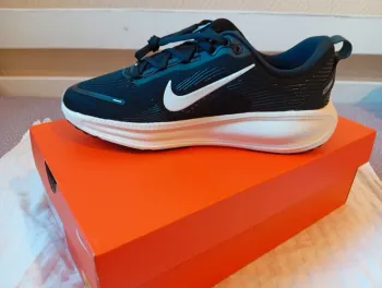 Used Nike Vomero 18 Running Shoes